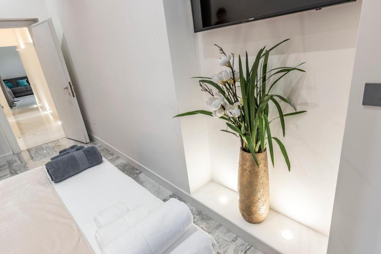 Trevi Luxury Apartment Jacuzzi Рим Экстерьер фото