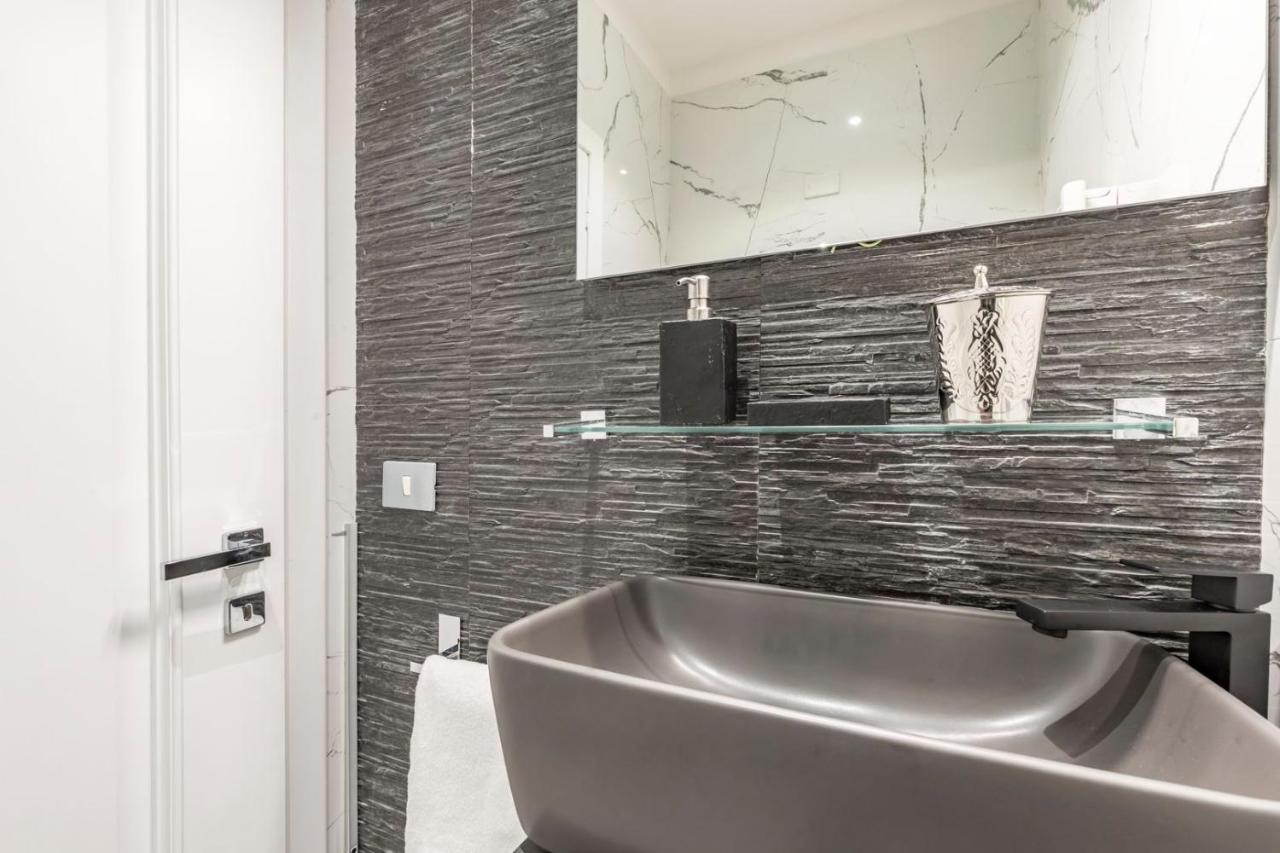 Trevi Luxury Apartment Jacuzzi Рим Экстерьер фото