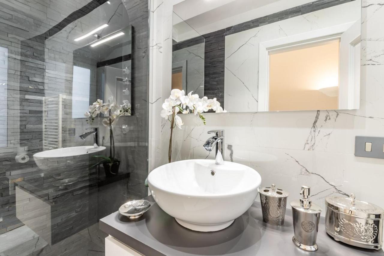 Trevi Luxury Apartment Jacuzzi Рим Экстерьер фото