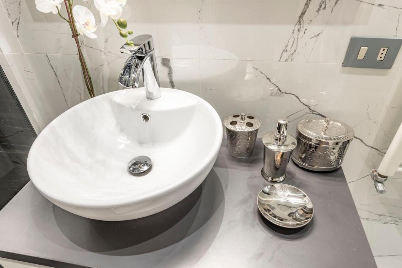 Trevi Luxury Apartment Jacuzzi Рим Экстерьер фото